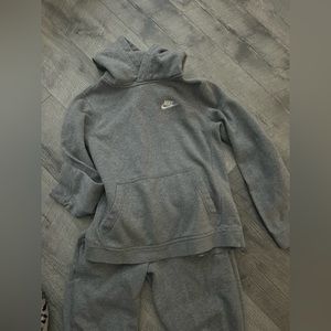 Nike sweat outfit gray